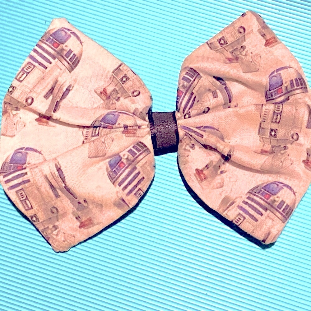 Star Wars R2D2 hair clip.